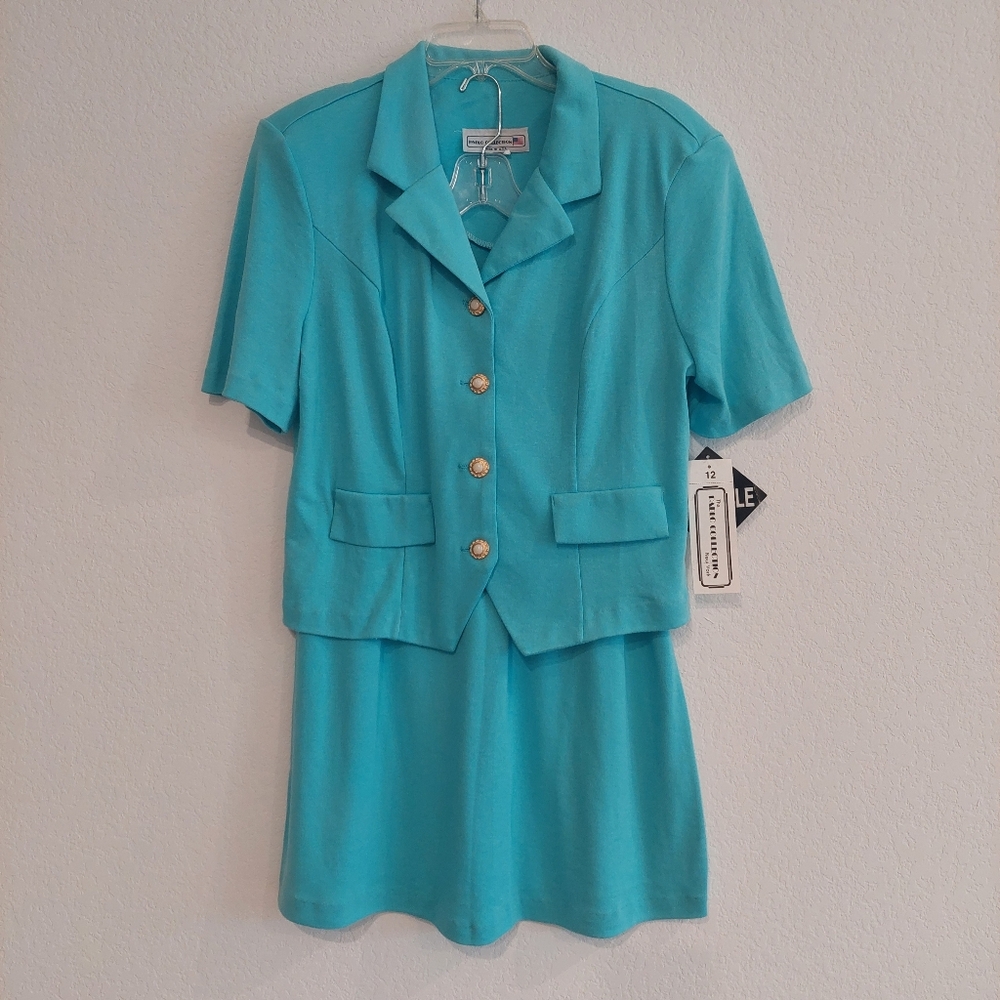 Classic Women's Turquoise Short-Sleeve Blazer Set